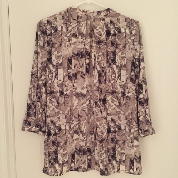 H&M Floral Black and White 3/4 Sleeve Shirt - Picture 2 of 7